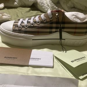 New Women Burberry shoes bought for my wife never wore them size 7.5